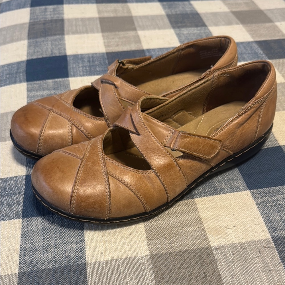 Clark’s bendables Tan Leather Shoes